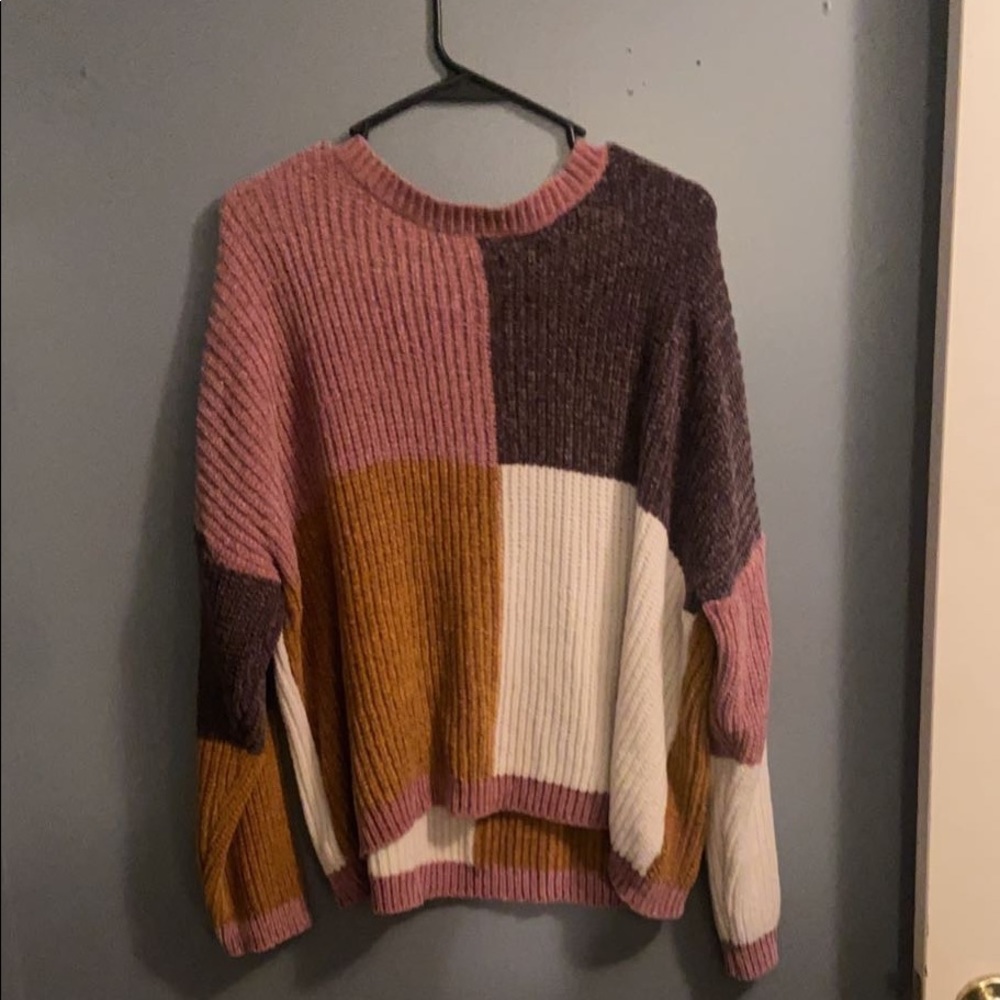 Size Xl sweater! Very in style! Only worn a few times.